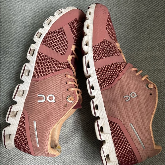 OnCloud Shoes Size 6.5 in Mauve Pink / White Swiss Engineering Running Sneakers - Picture 1 of 16